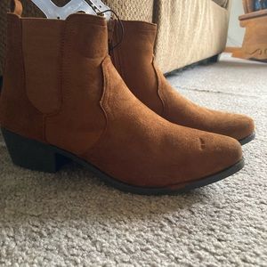 Brown short bootie cowgirl look
